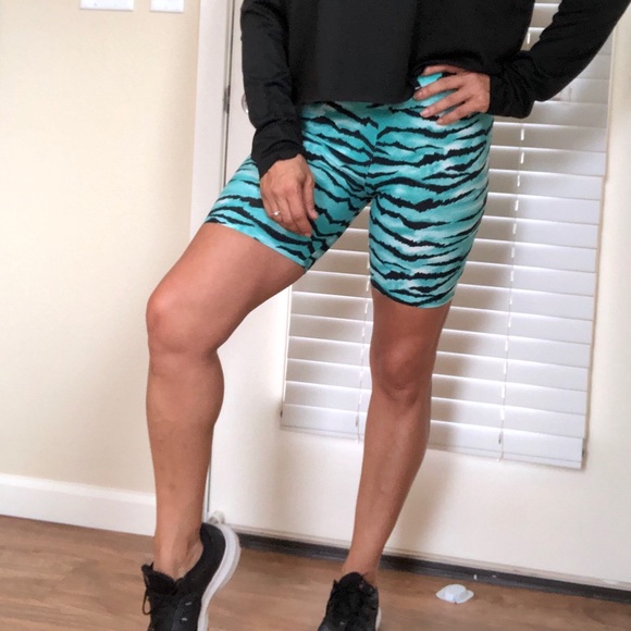 Aqua turquoise & black zebra print biker shorts - Picture 2 of 8
